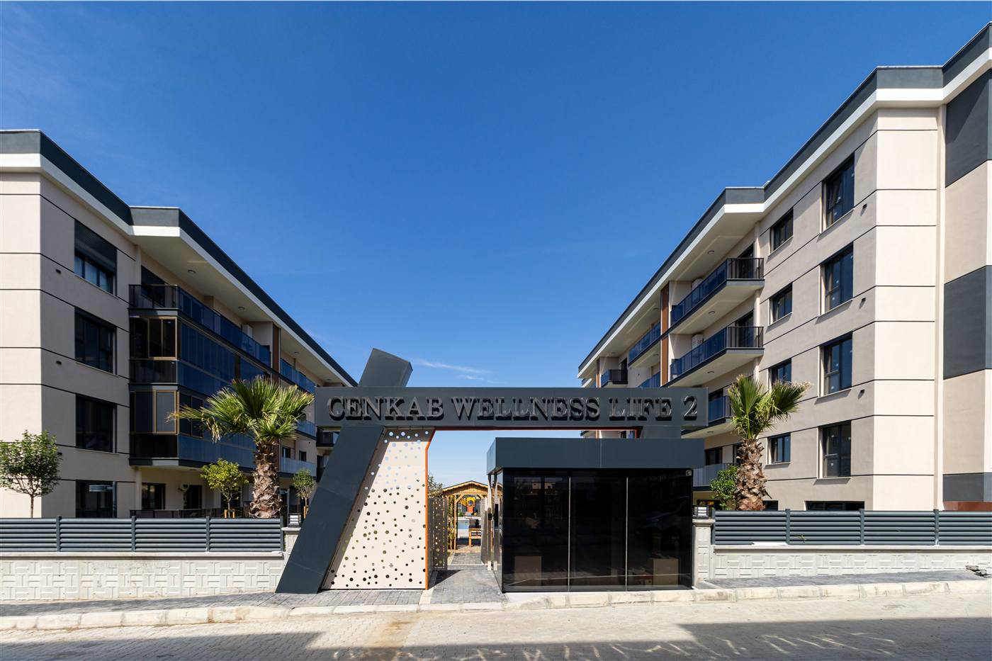 Cenkab Wellness Life 2 giriş tabelası ve güvenlik kulübesi