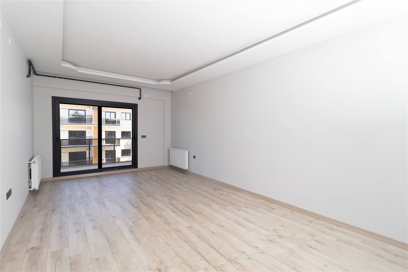 Salon ve balkon kapısı